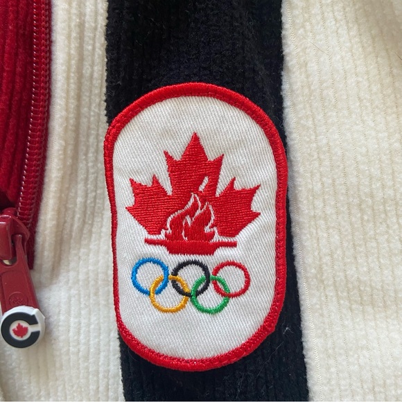 HBC Vancouver 2010 Team Canada Olympic Quarter Zip Sweater - Picture 7 of 13